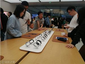 报告显示：苹果iPhone 14系列中82%显示屏由三星显示供应